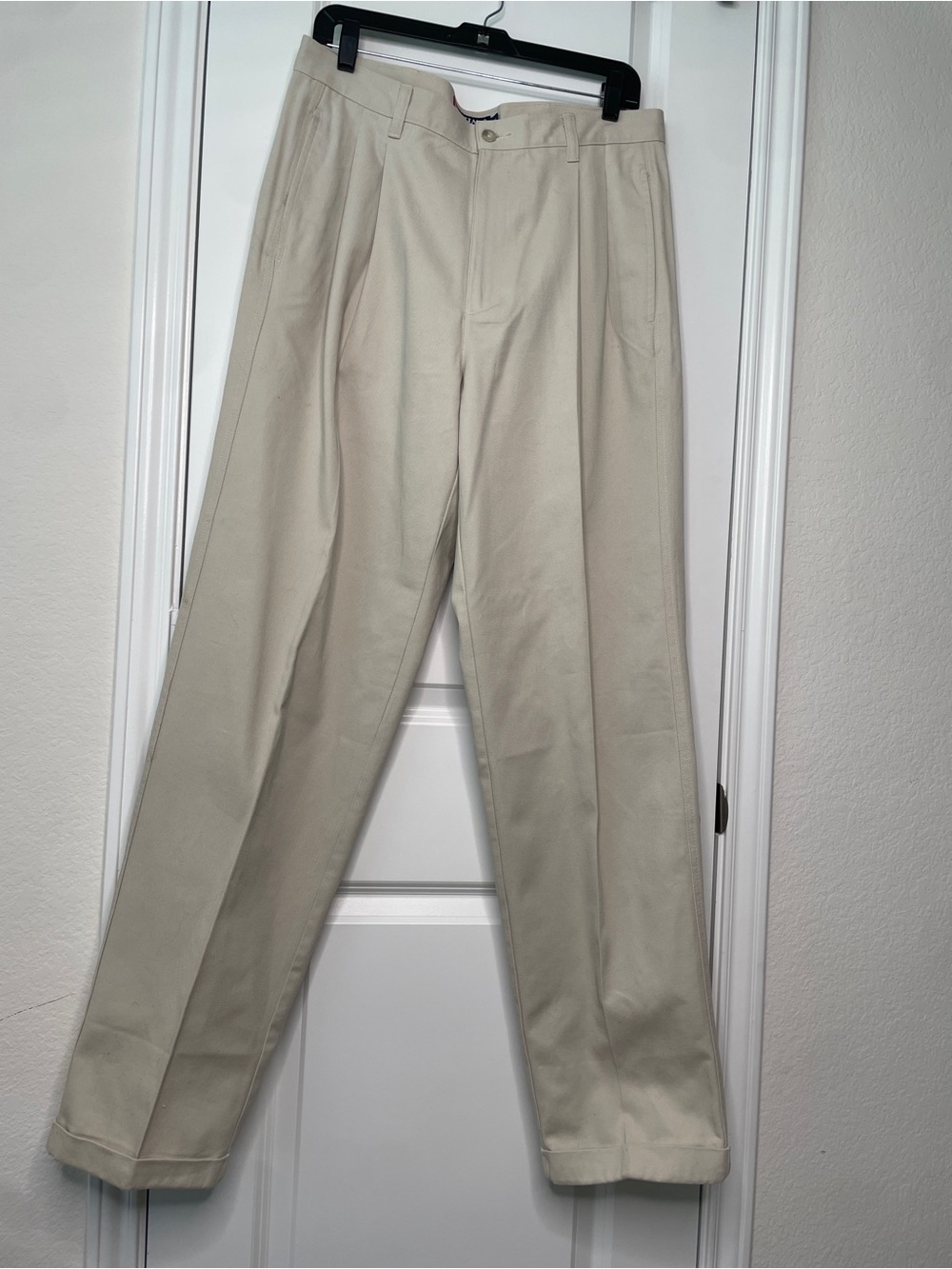 Chaps Men's Pleated Chinos - Cream